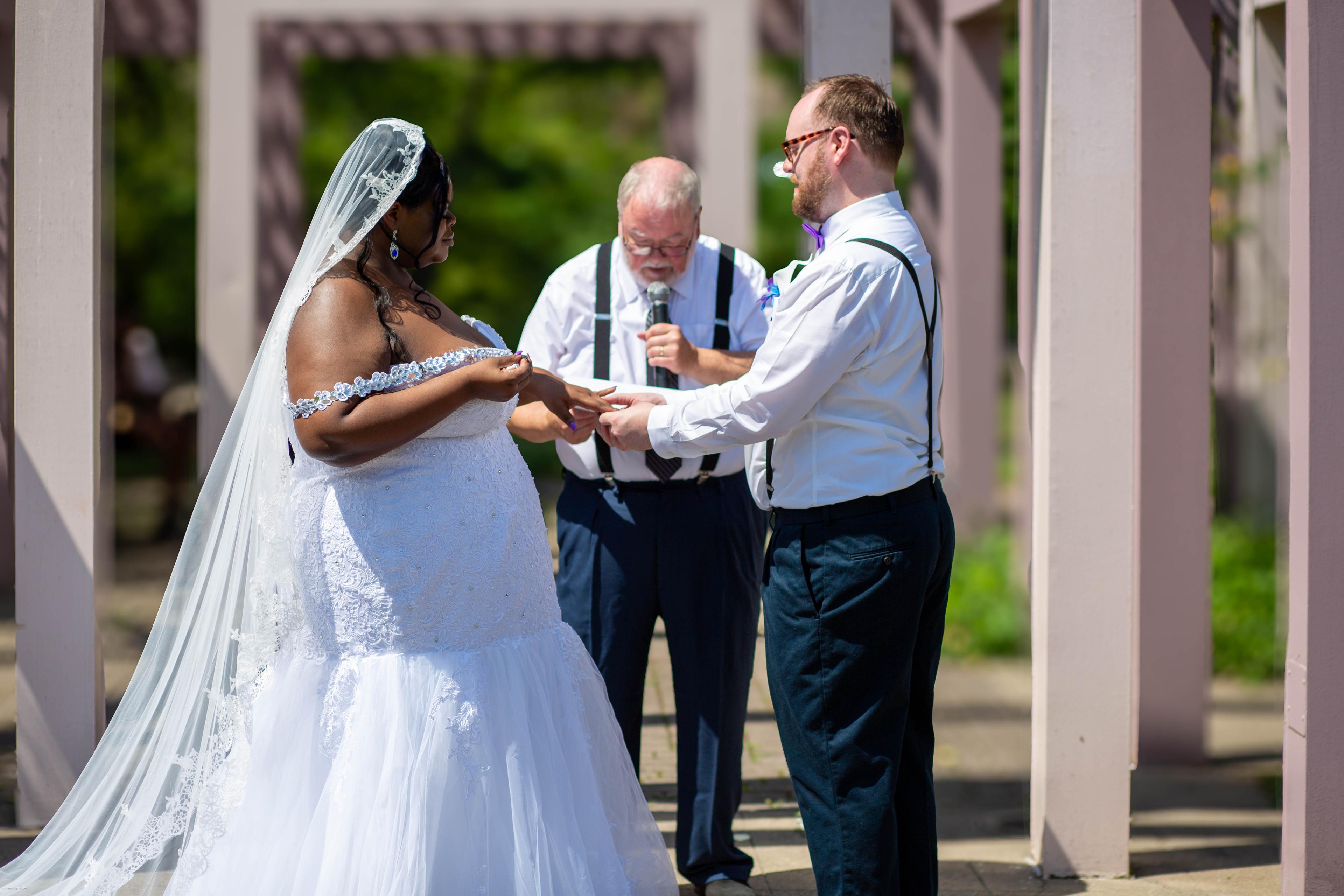 A Beautiful Wedding Day Overview – Tarlease and David at the Lilac Arches